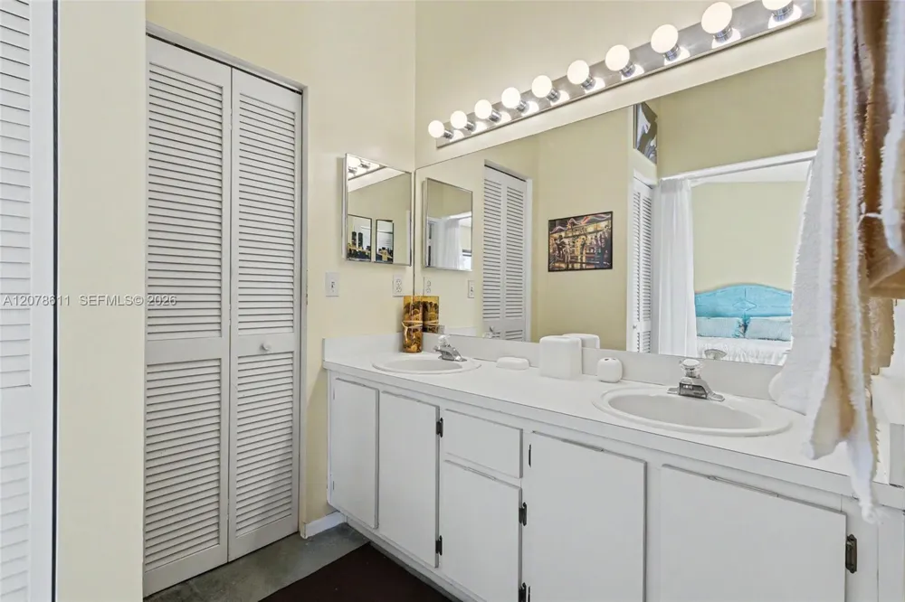 1557 15th Ter Hollywood, FL 33020