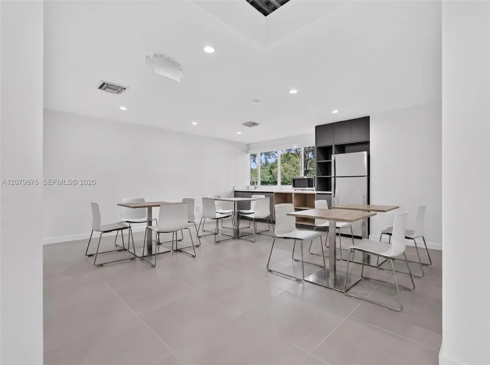 2665 Executive Park Dr Weston, FL 33331