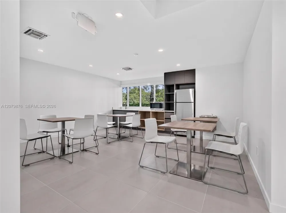 2665 Executive Park Dr Weston, FL 33331
