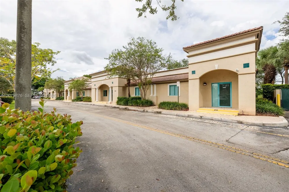 2665 Executive Park Dr Weston, FL 33331