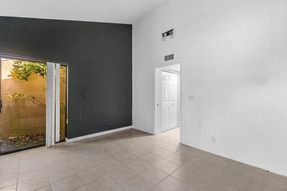 1149 NW 13th Street #5 Boca Raton, FL 33486