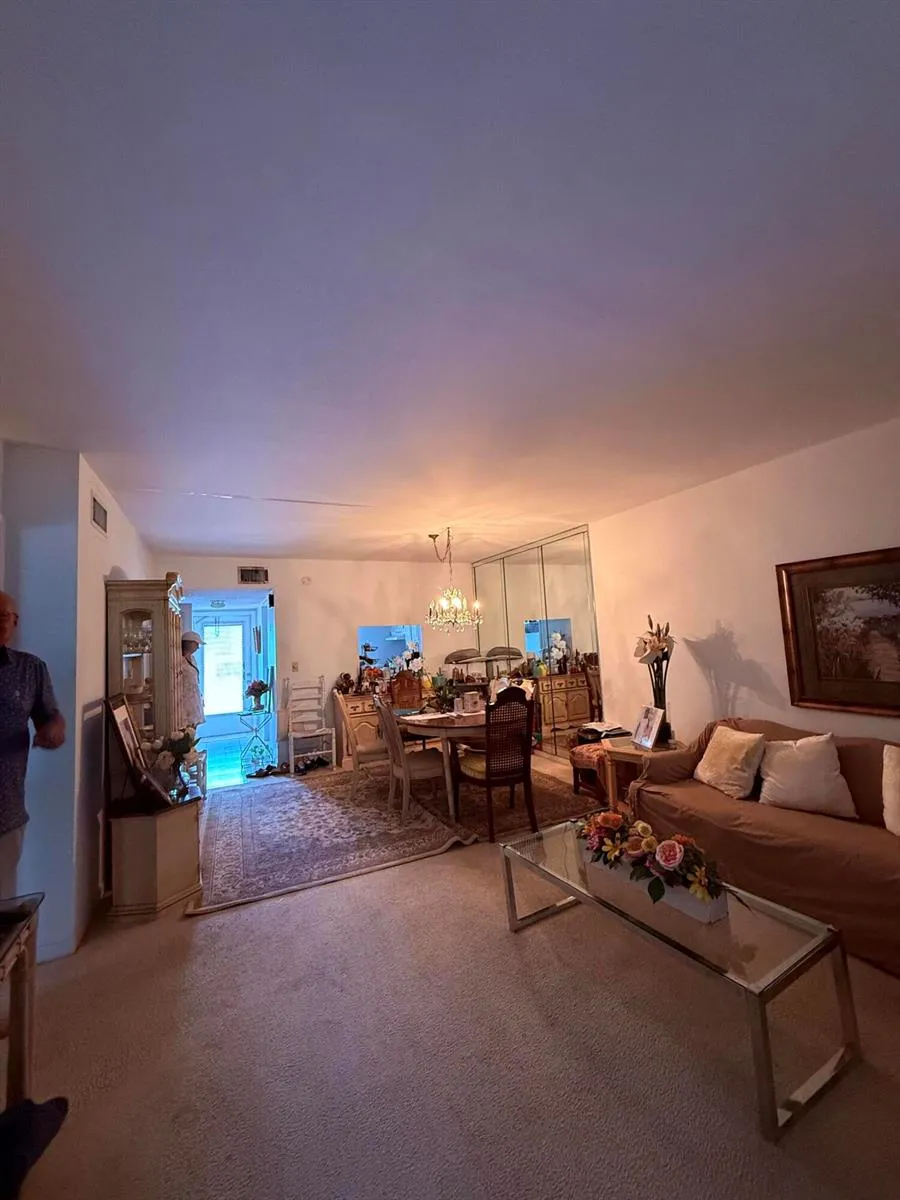 31 Abbey Lane #206 Delray Beach, FL 33446