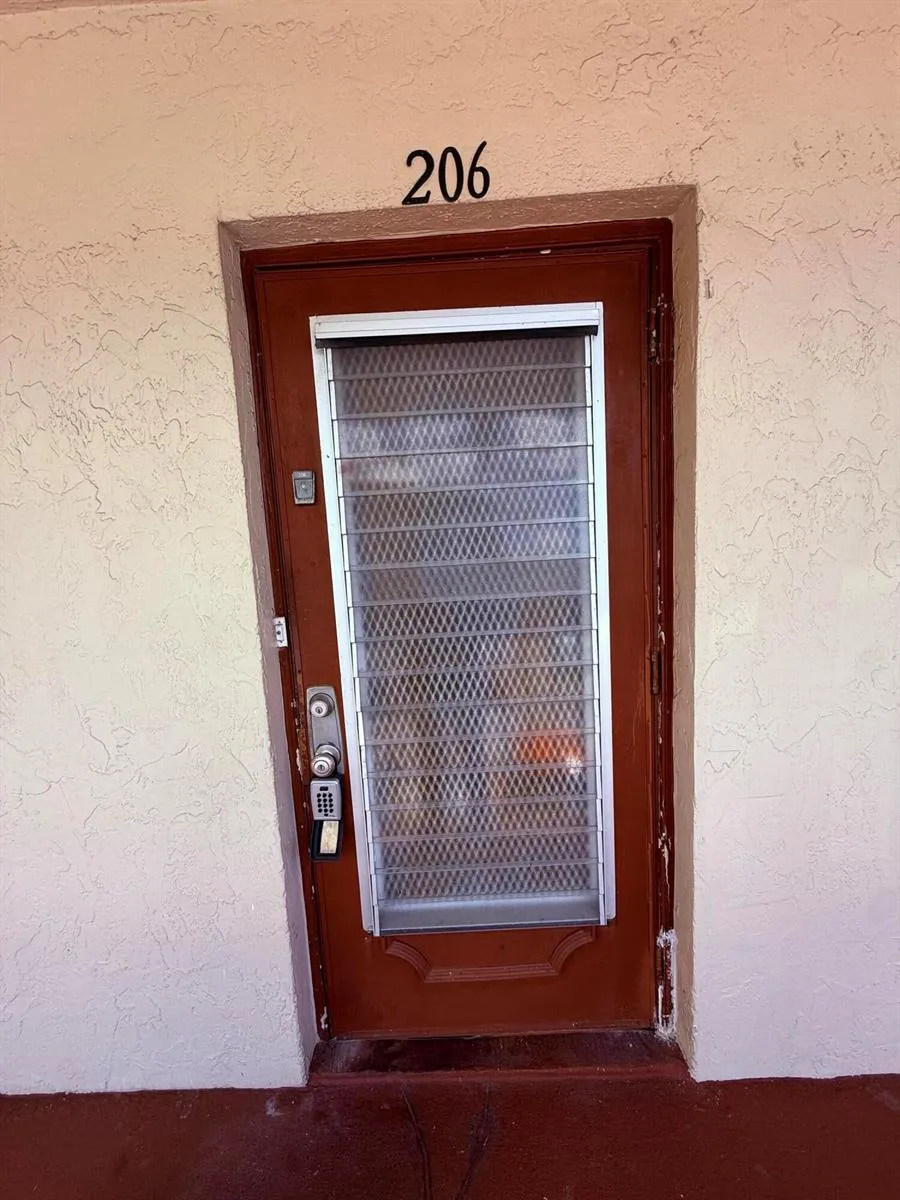 31 Abbey Lane #206 Delray Beach, FL 33446