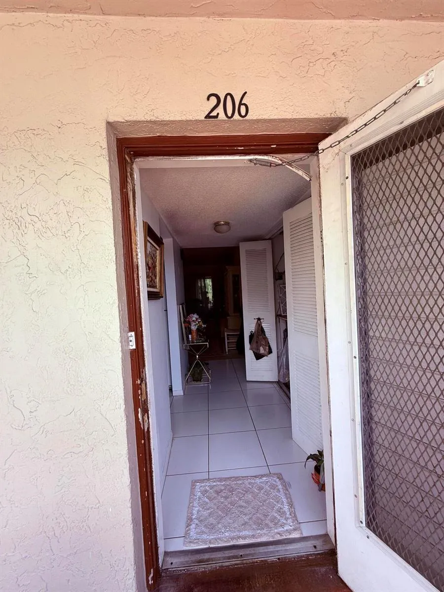 31 Abbey Lane #206 Delray Beach, FL 33446