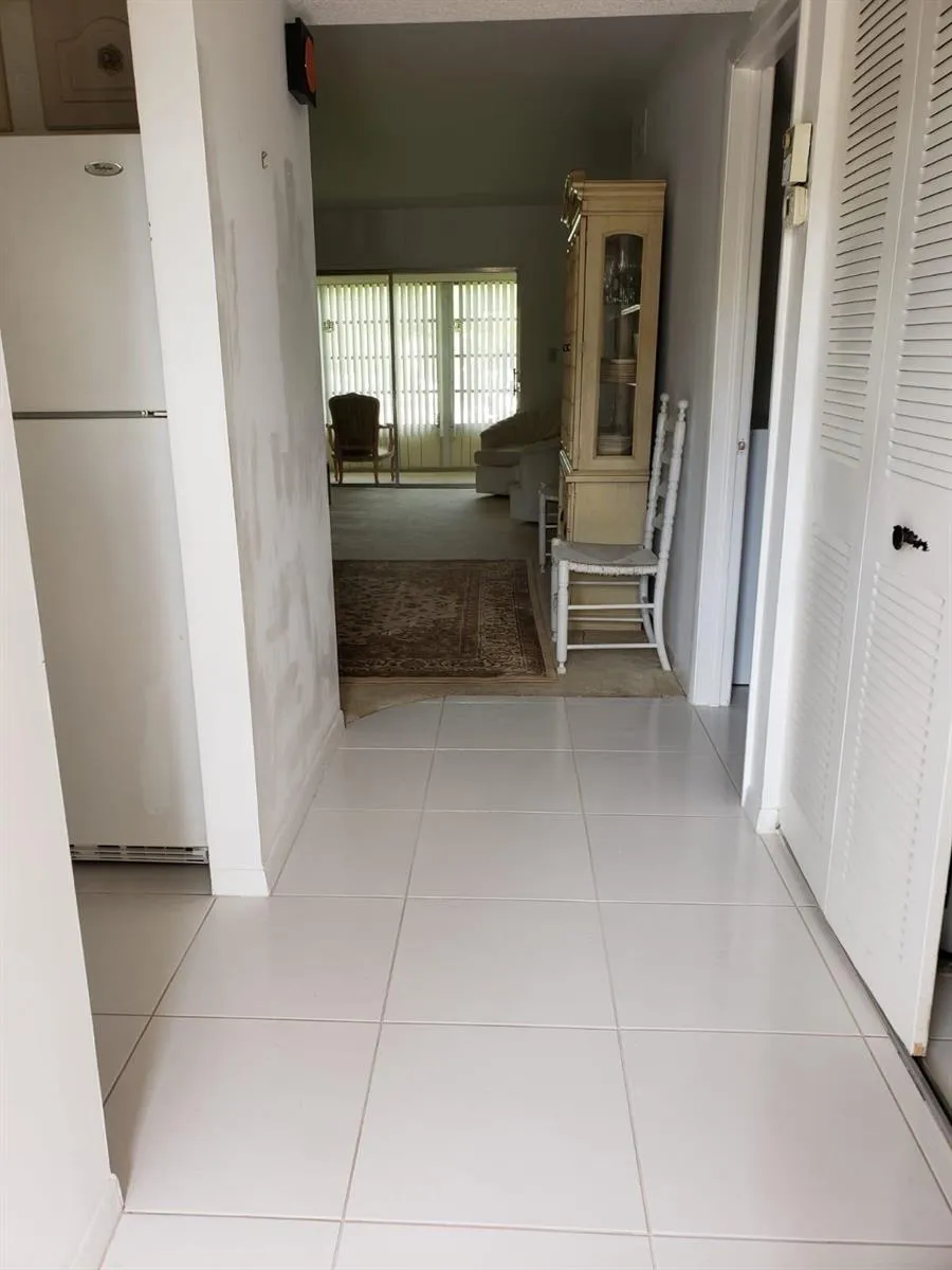 31 Abbey Lane #206 Delray Beach, FL 33446