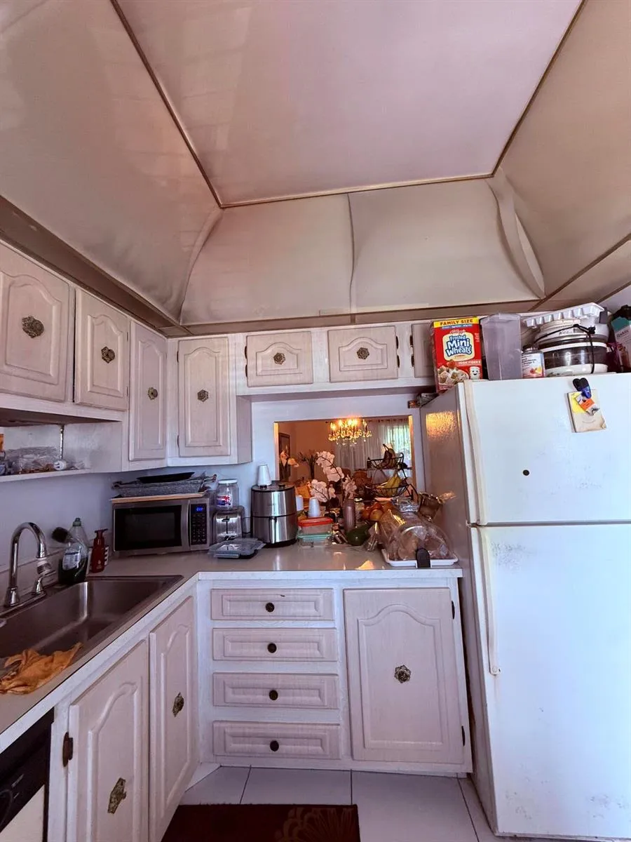 31 Abbey Lane #206 Delray Beach, FL 33446