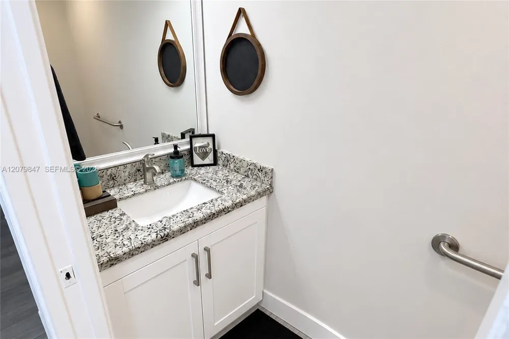 5840 SW 102nd Ave Cooper City, FL 33328