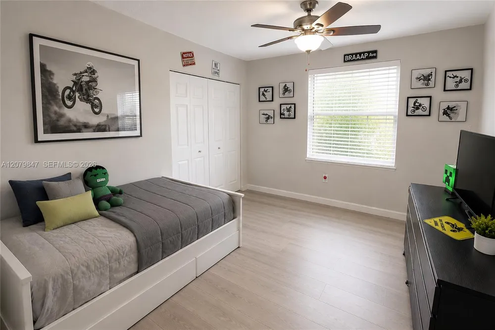 5840 SW 102nd Ave Cooper City, FL 33328