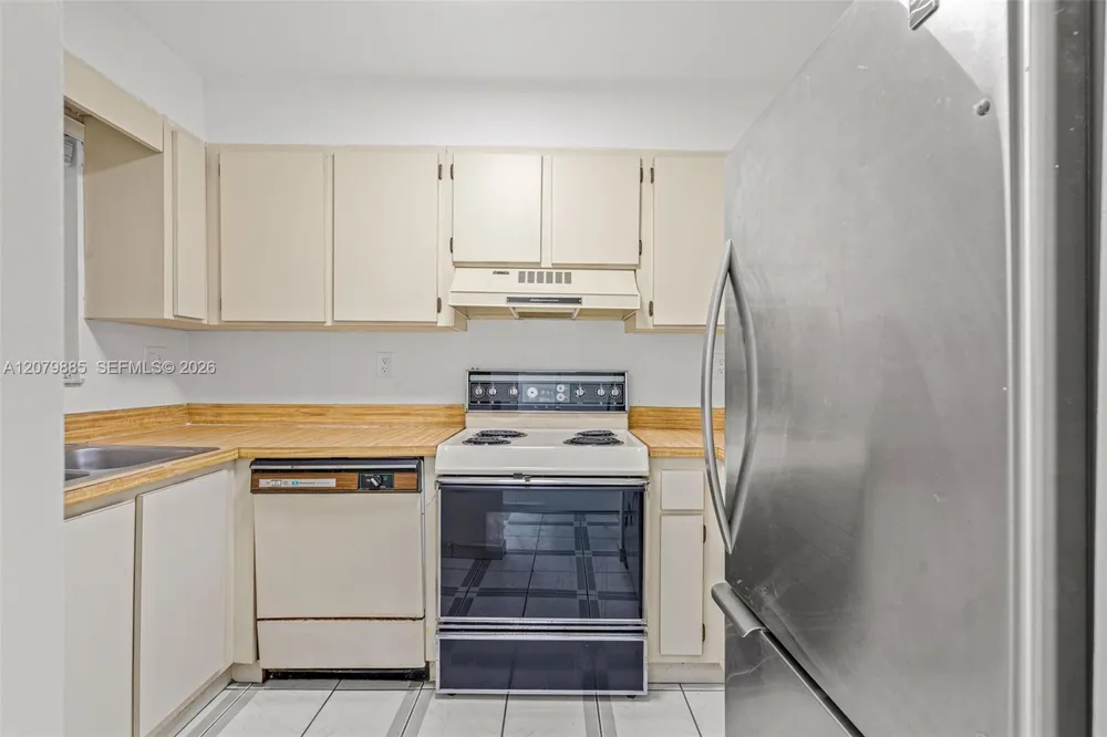 8000 SW 151st Ct #614 Miami, FL 33193