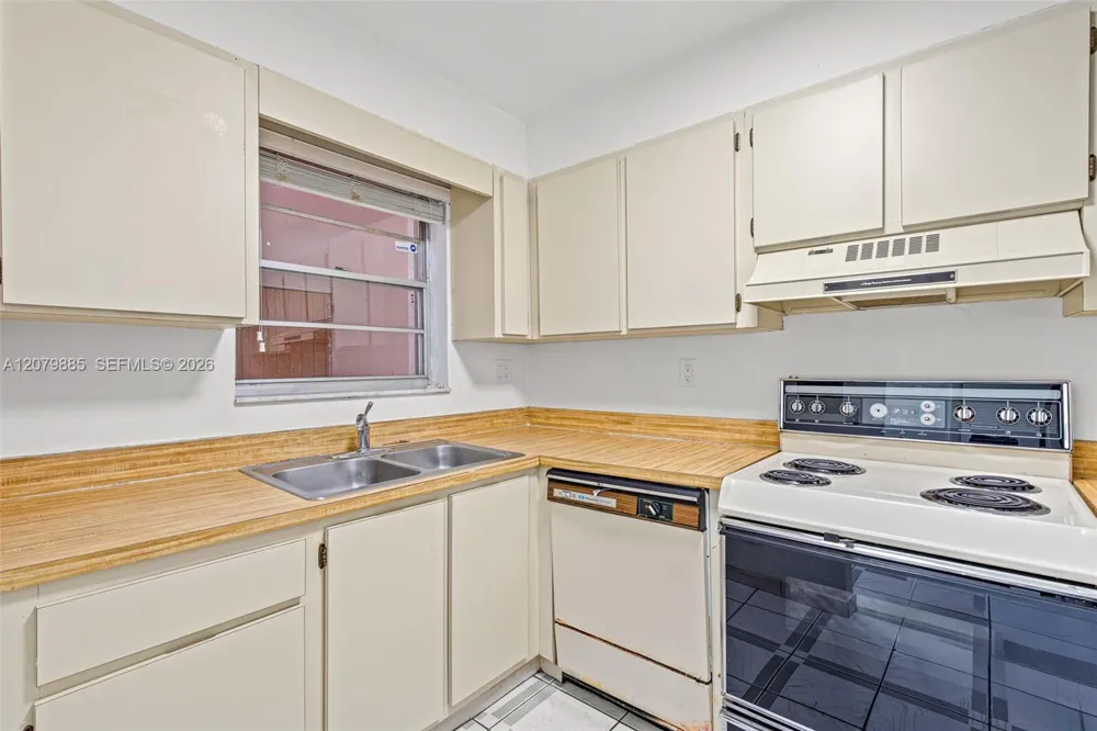 8000 SW 151st Ct #614 Miami, FL 33193