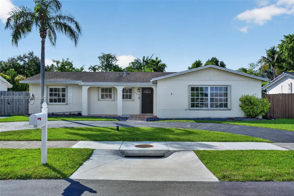 18569 SW 89th Pl Cutler Bay, FL 33157