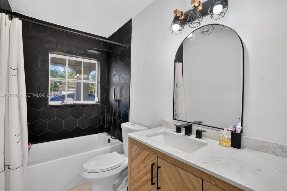 18569 SW 89th Pl Cutler Bay, FL 33157