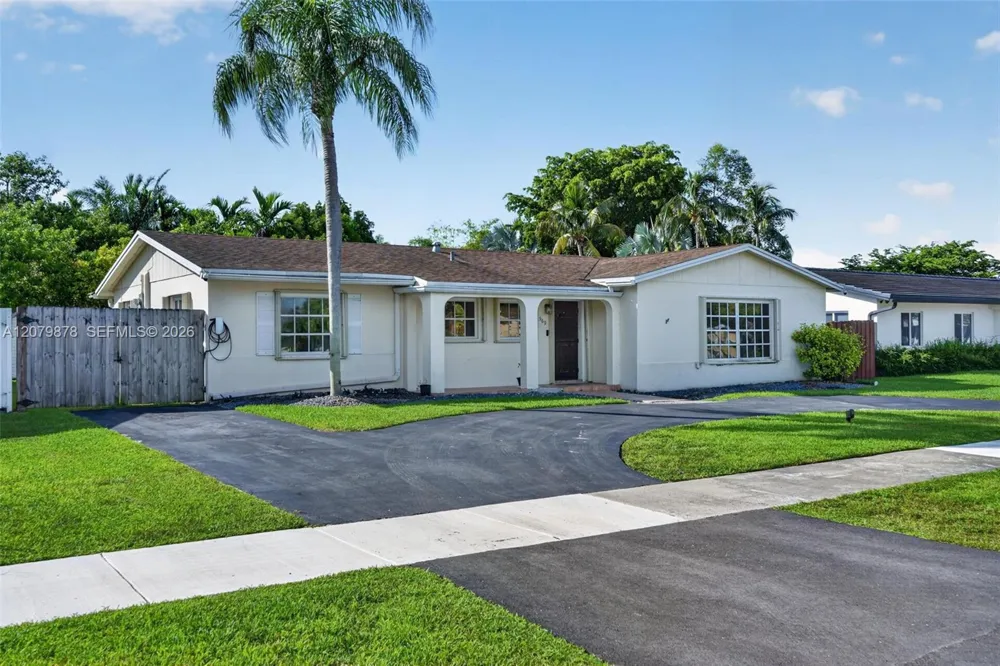 18569 SW 89th Pl Cutler Bay, FL 33157