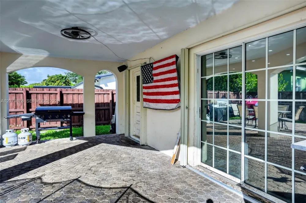 18569 SW 89th Pl Cutler Bay, FL 33157
