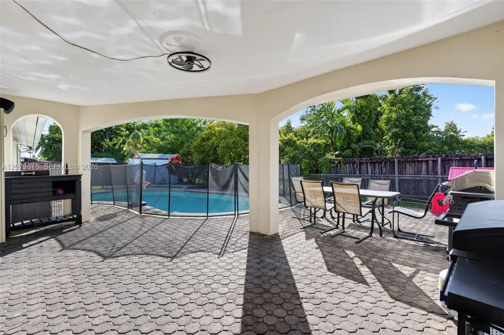 18569 SW 89th Pl Cutler Bay, FL 33157