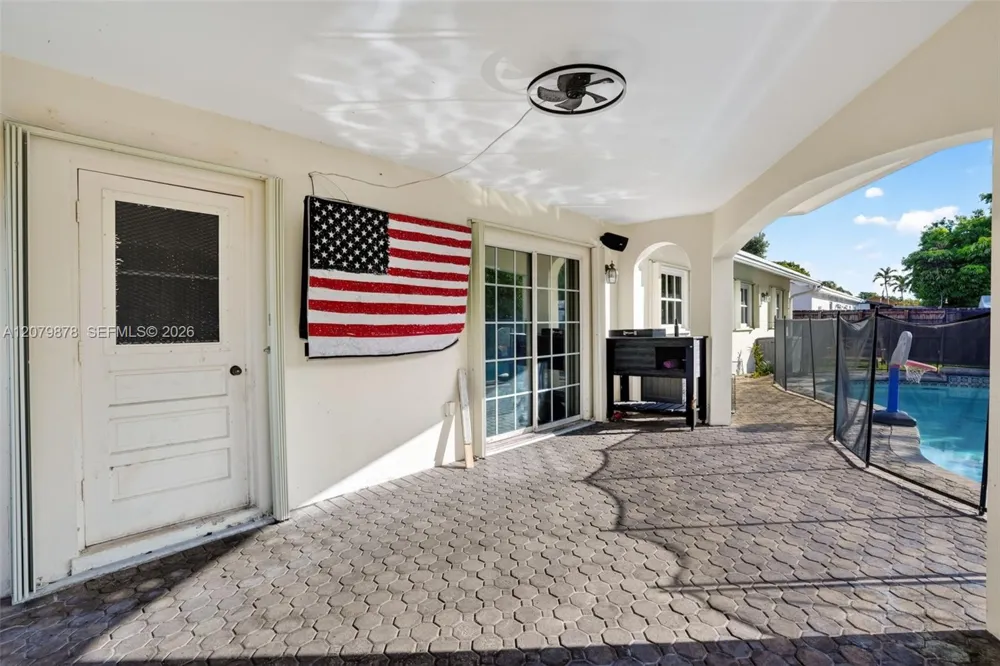 18569 SW 89th Pl Cutler Bay, FL 33157