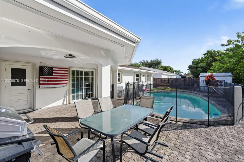 18569 SW 89th Pl Cutler Bay, FL 33157