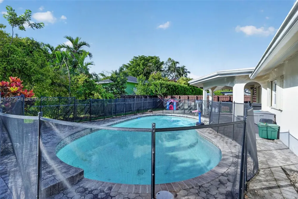 18569 SW 89th Pl Cutler Bay, FL 33157