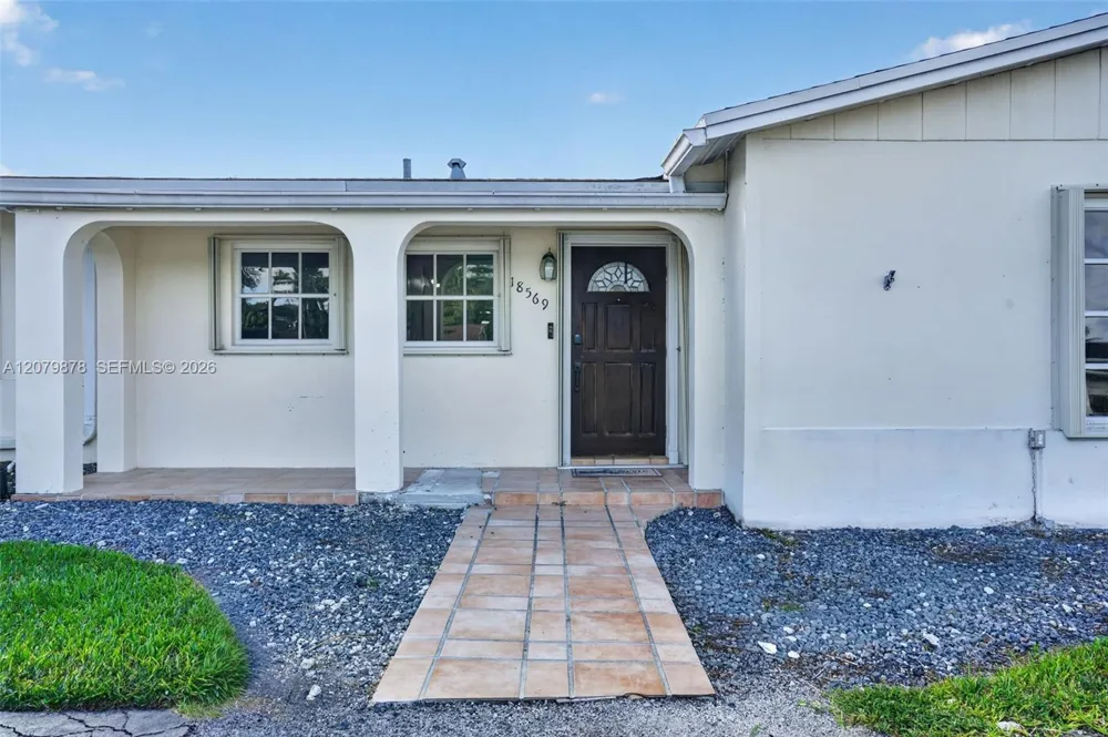 18569 SW 89th Pl Cutler Bay, FL 33157