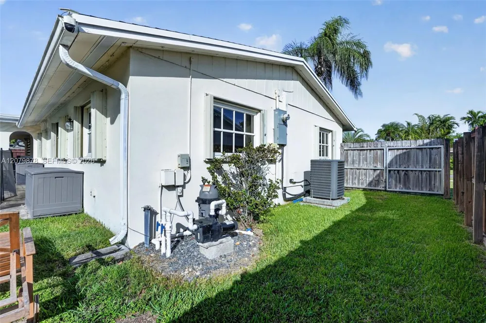 18569 SW 89th Pl Cutler Bay, FL 33157