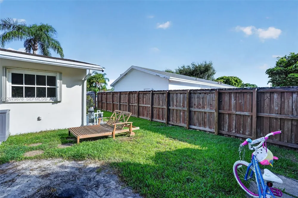 18569 SW 89th Pl Cutler Bay, FL 33157