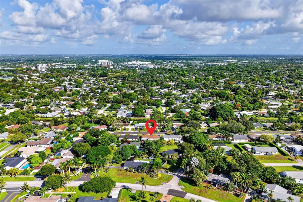 18569 SW 89th Pl Cutler Bay, FL 33157