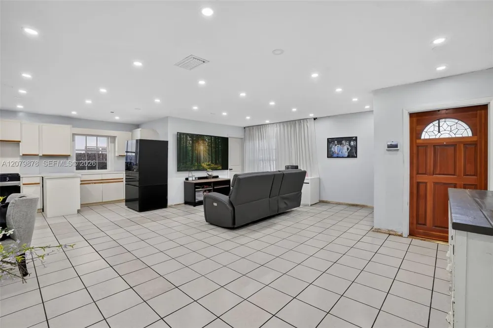 18569 SW 89th Pl Cutler Bay, FL 33157