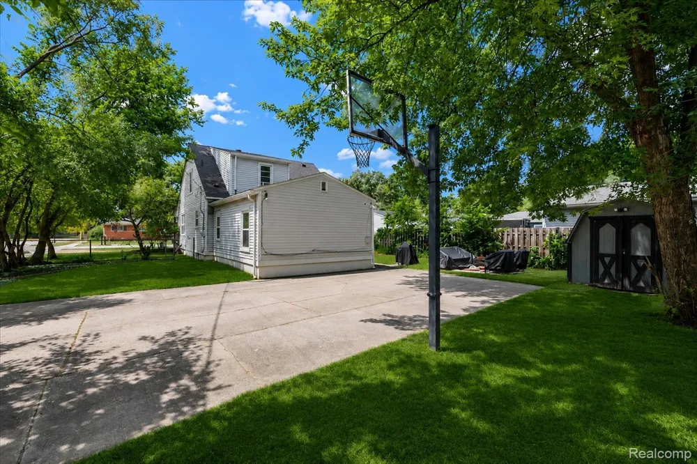 20310 Melvin Street Livonia City, MI 48152