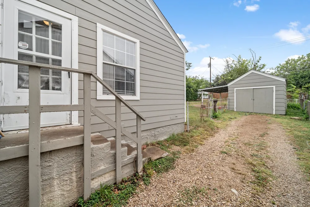 3324 W Clarendon Drive Dallas, TX 75211