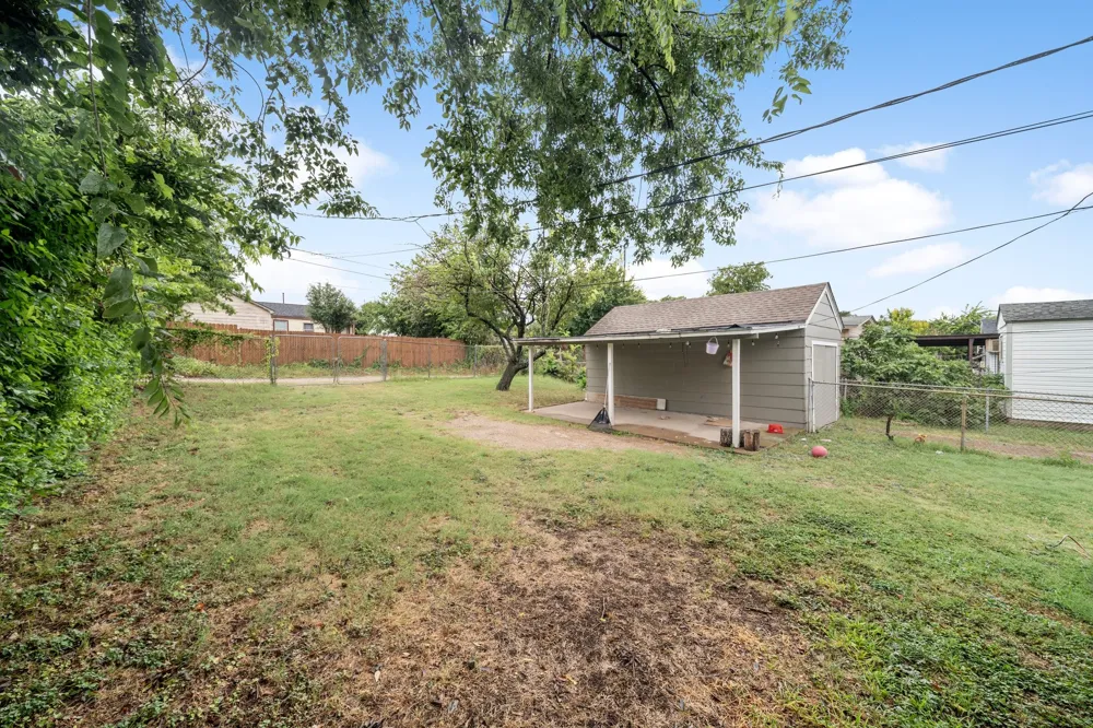 3324 W Clarendon Drive Dallas, TX 75211