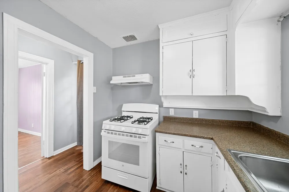 3324 W Clarendon Drive Dallas, TX 75211