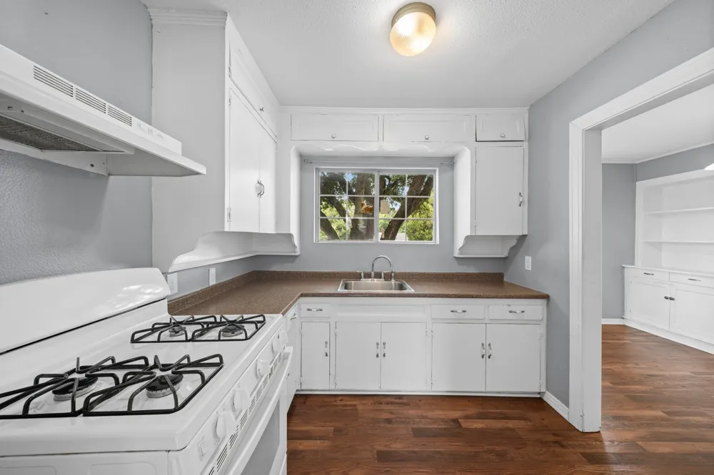 3324 W Clarendon Drive Dallas, TX 75211