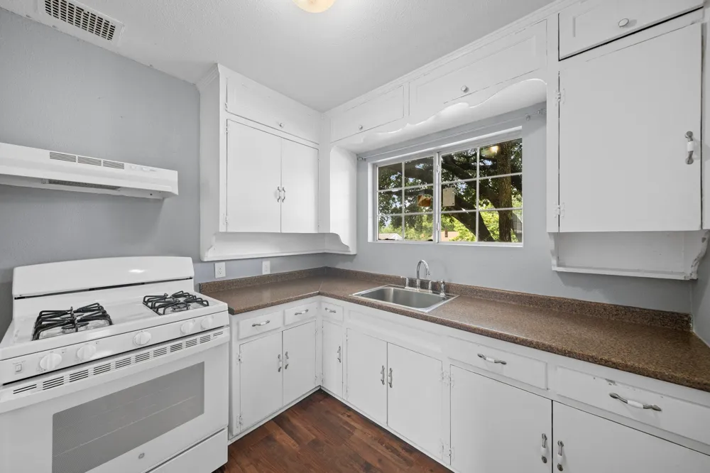 3324 W Clarendon Drive Dallas, TX 75211