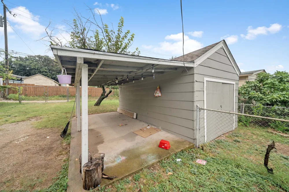 3324 W Clarendon Drive Dallas, TX 75211