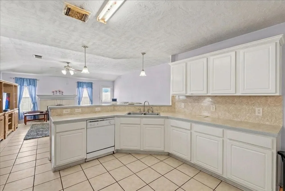 8202 Greenleaf Street Baytown, TX 77523