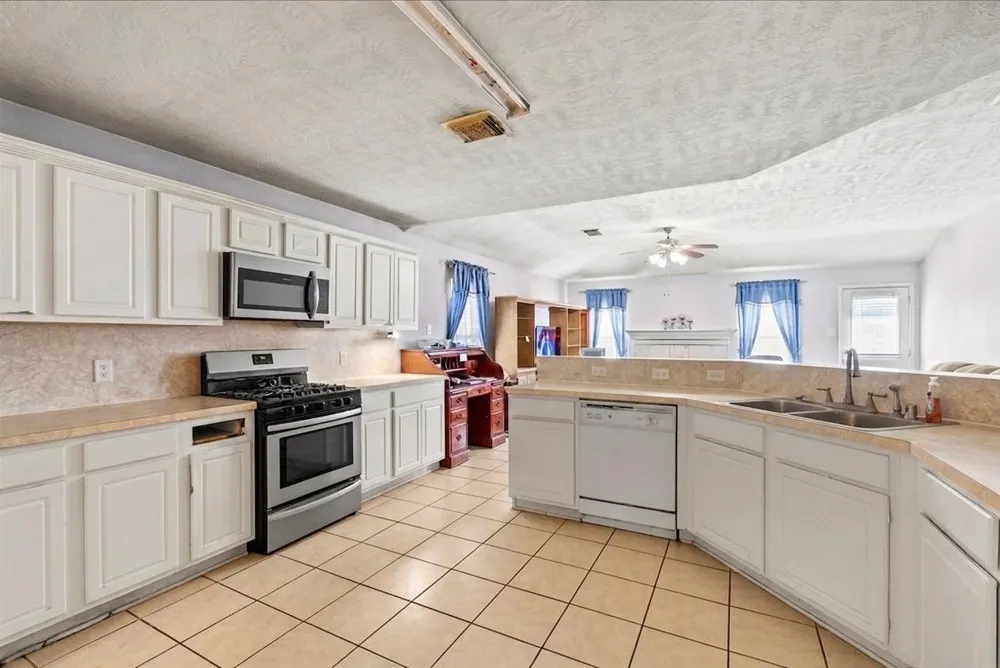 8202 Greenleaf Street Baytown, TX 77523