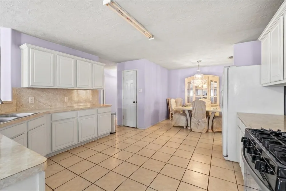 8202 Greenleaf Street Baytown, TX 77523