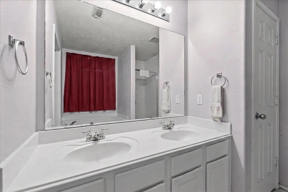 8202 Greenleaf Street Baytown, TX 77523