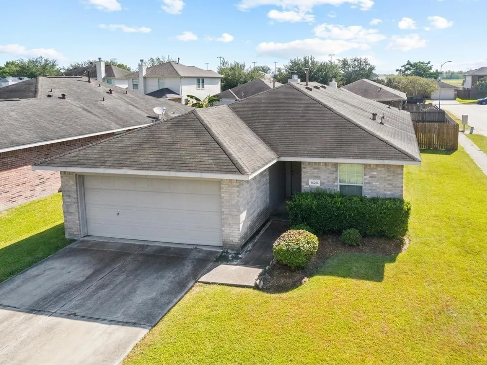 8202 Greenleaf Street Baytown, TX 77523