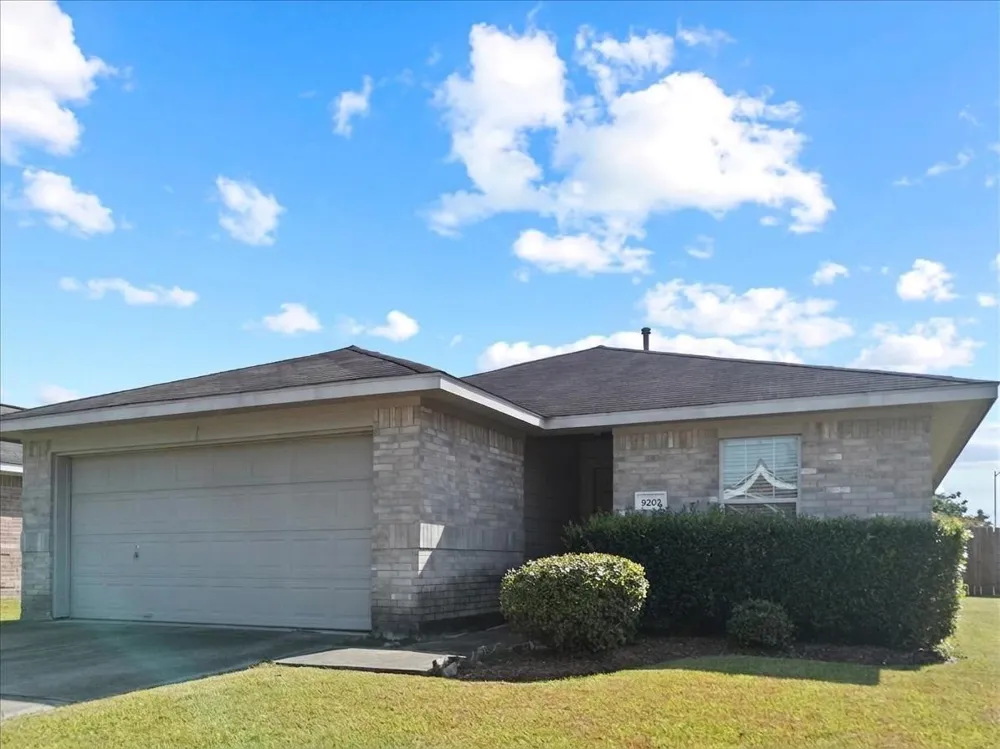8202 Greenleaf Street Baytown, TX 77523