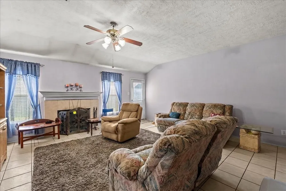 8202 Greenleaf Street Baytown, TX 77523