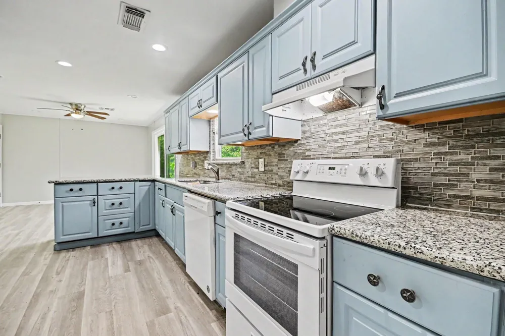 203 Chestnut Street Lake Jackson, TX 77566