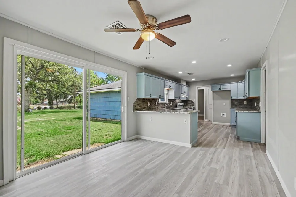203 Chestnut Street Lake Jackson, TX 77566