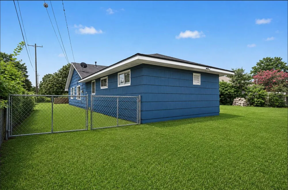203 Chestnut Street Lake Jackson, TX 77566