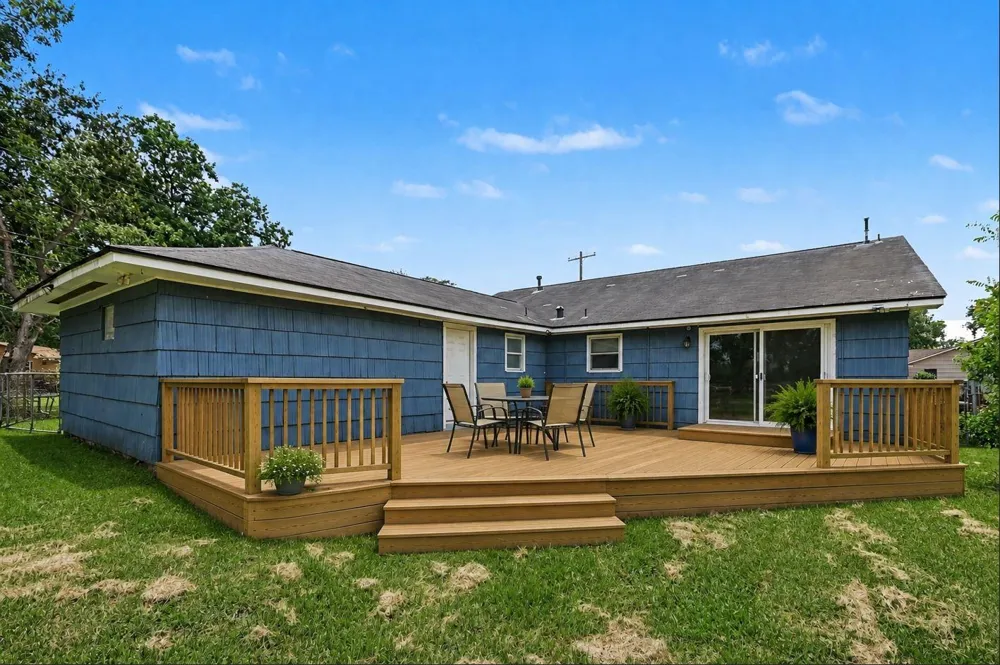 203 Chestnut Street Lake Jackson, TX 77566