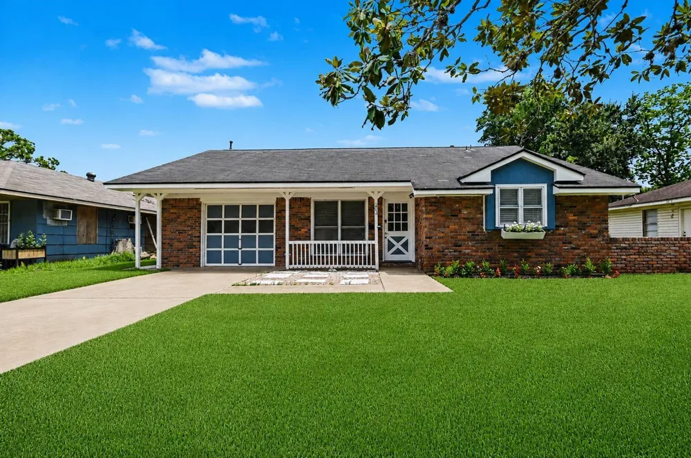 203 Chestnut Street Lake Jackson, TX 77566
