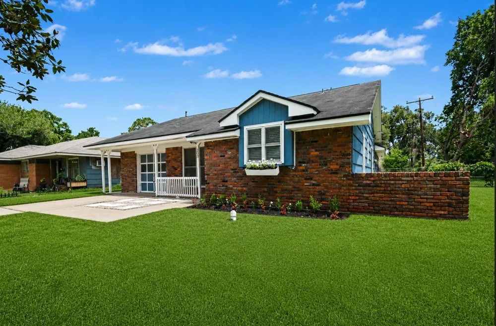 203 Chestnut Street Lake Jackson, TX 77566