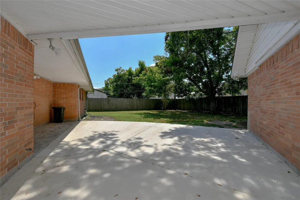 1126 Robert Street Pearland, TX 77581