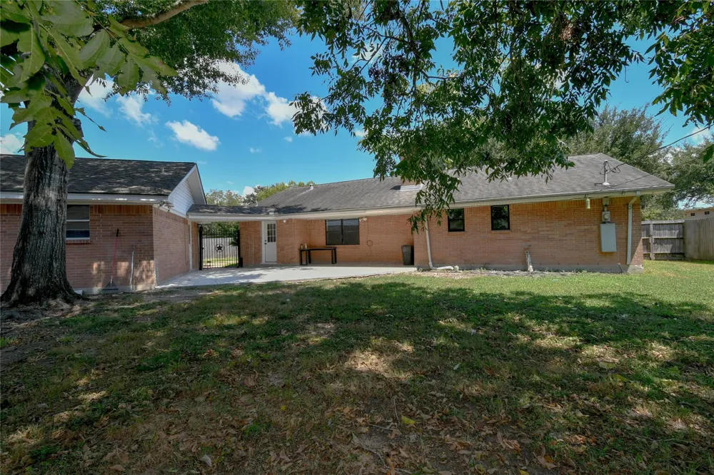 1126 Robert Street Pearland, TX 77581