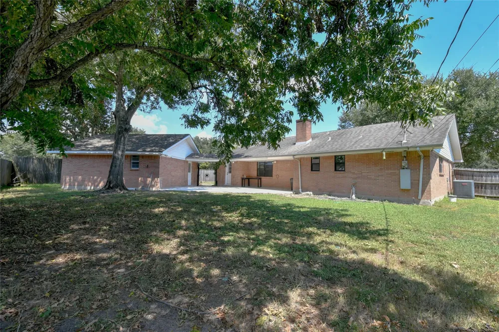 1126 Robert Street Pearland, TX 77581